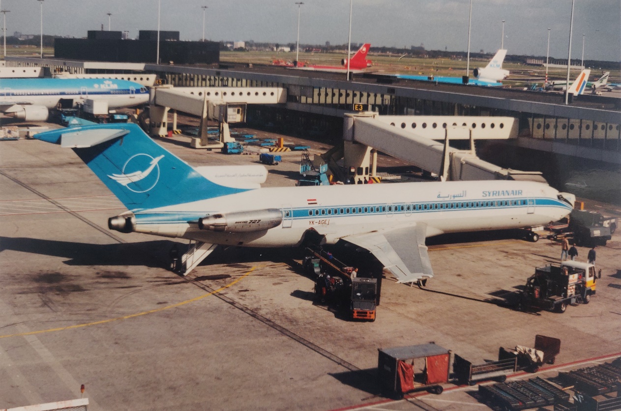 Boeing 727-269adv | Syrian Airlines | YK-AGE | 727-200(adv) at the gate at Schiphol airport October 1997 (c) bvdz