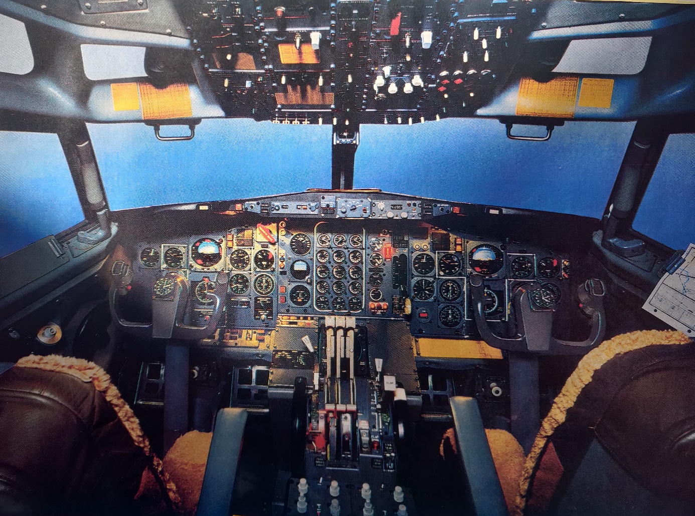 Boeing 727-200adv cockpit