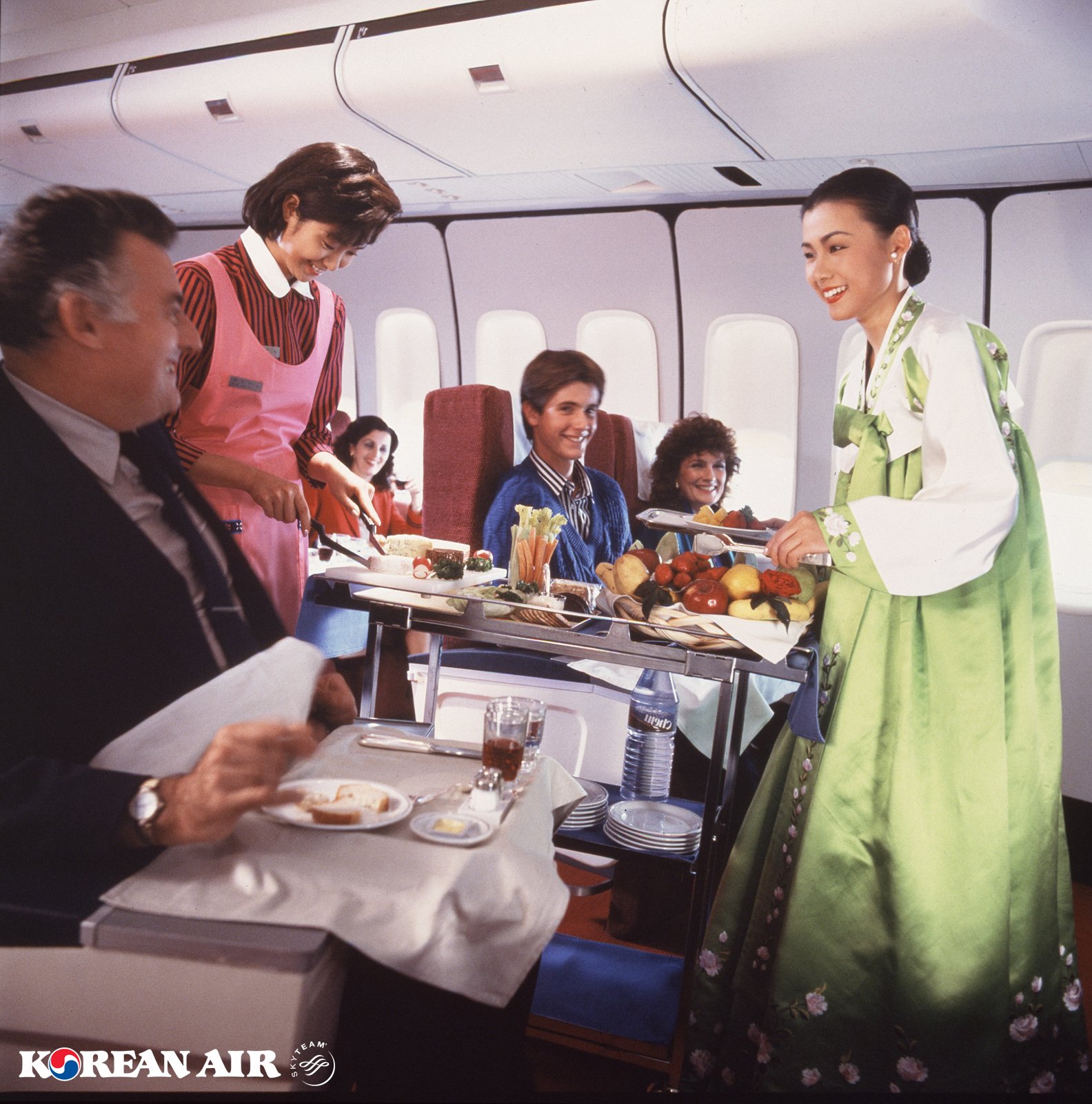 Boeing 747-200 Korean flight attendant 