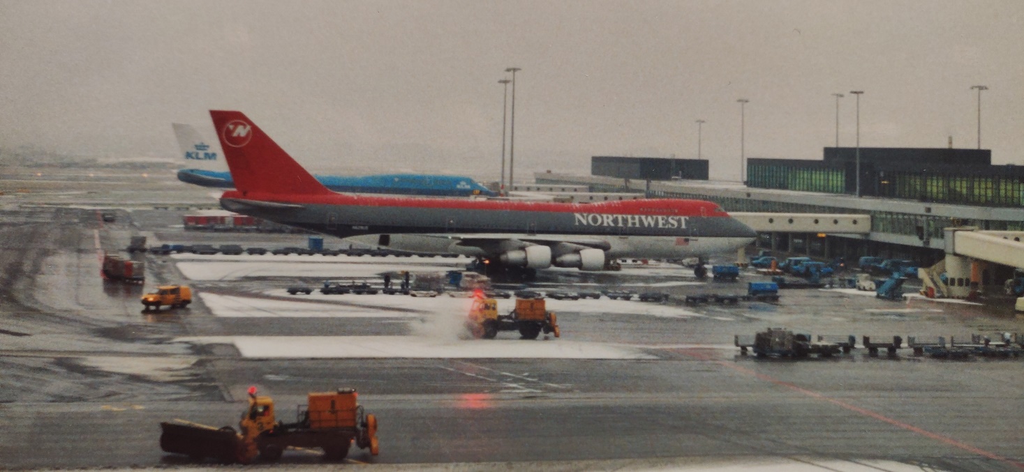 Boeing 747-200 | Northwest | snowy Schiphol