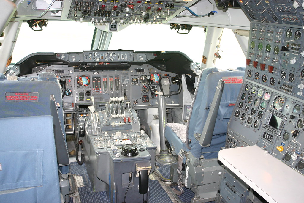 PH-BUK Boeing 747-306M KLM | Cockpit of ex-KLM Boeing 747-30 | Flickr