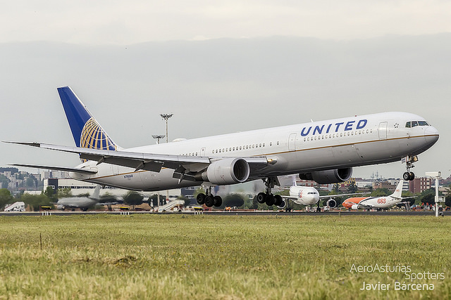 Boeing 767-400ER | United Airlines | N76060 | 767-400ER taking off