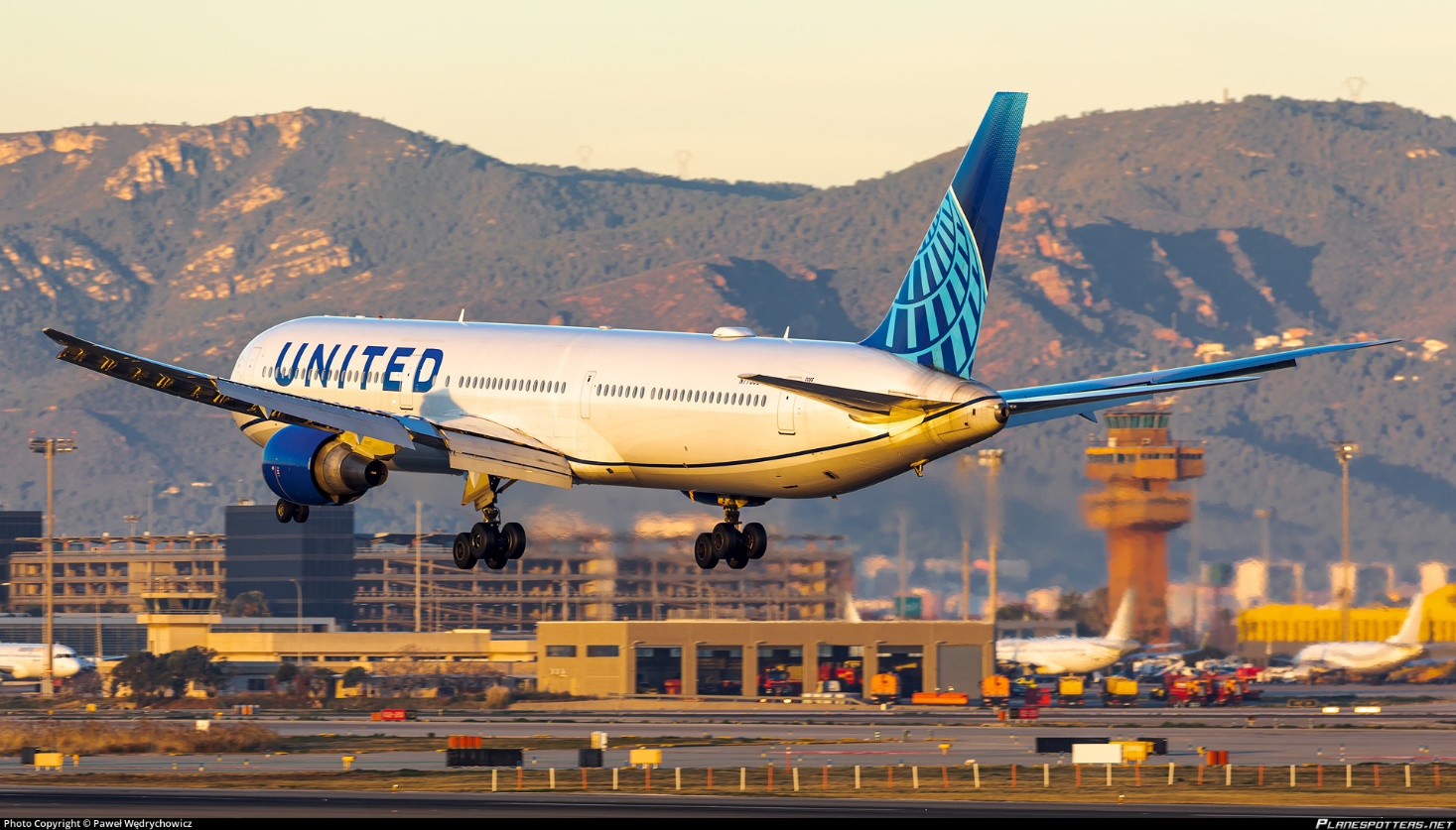 N77066 United Airlines Boeing 767-424ER photographed at Barcelona El Prat (BCN / LEBL) by Pawel