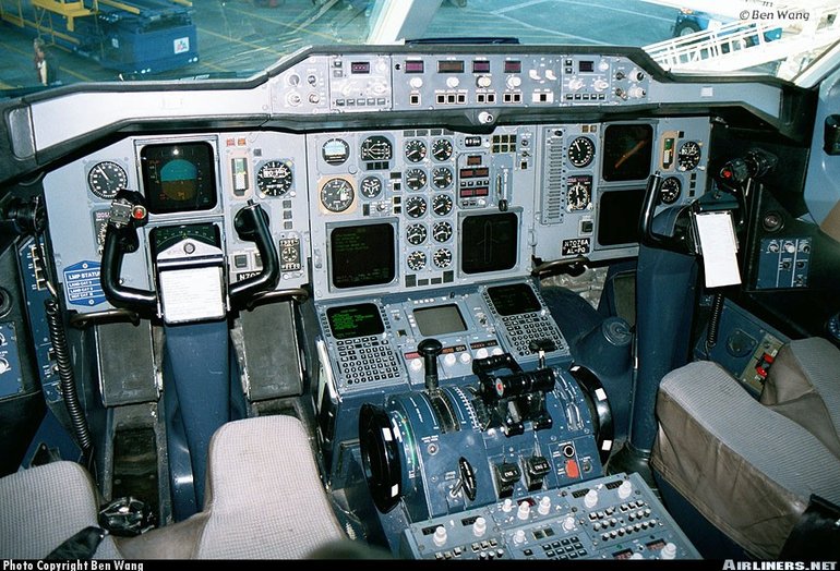 Airbus A300-600 cockpit