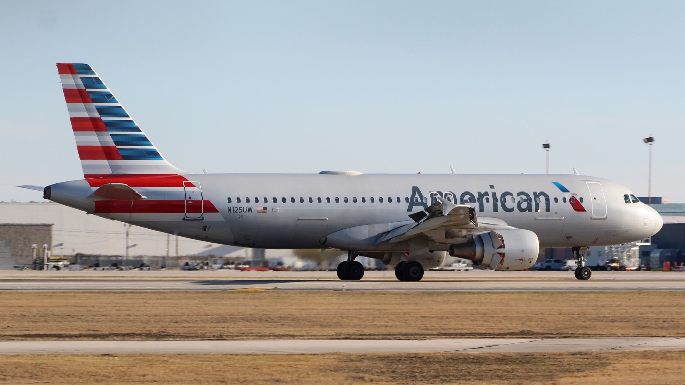 Airbus A320-214 | American Airlines | N125UW | AA A320 landing with spoilers and thrust reversers deployed