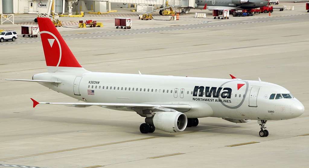 Airbus A320-212 | Northwest Airlines | N360NW | A320 parked at Detroit airport October 2007