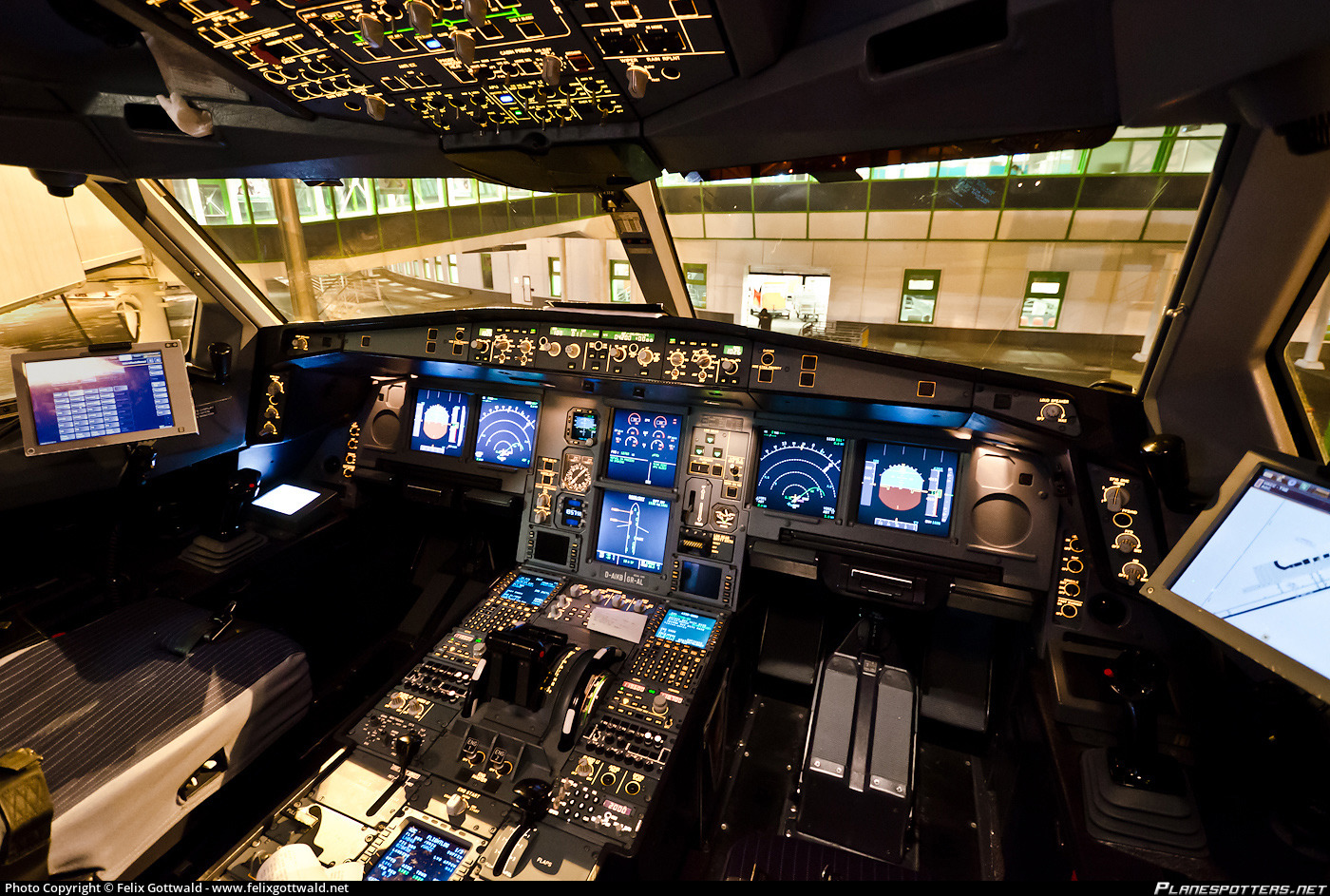 Airbus A330-300 | Lufthansa | D-AIKB | cockpit