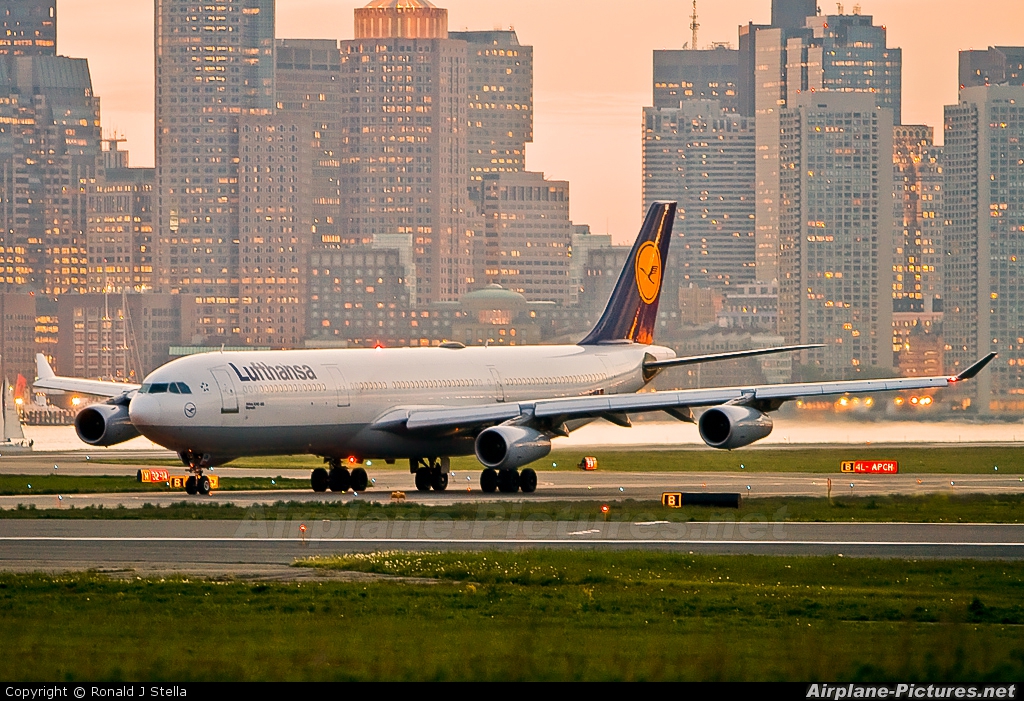 D-AIGK - Lufthansa Airbus A340-300 at Boston - General Edward Lawrence  Logan Intl | Photo ID 163428 | Airplane-Pictures.net