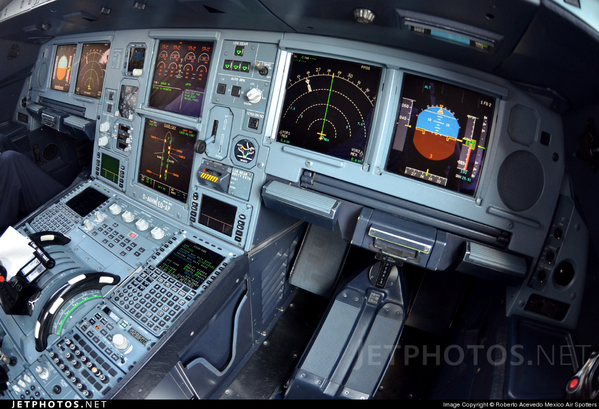 D-AIHN | Airbus A340-642 | Lufthansa | Roberto Acevedo | JetPhotos | flight deck