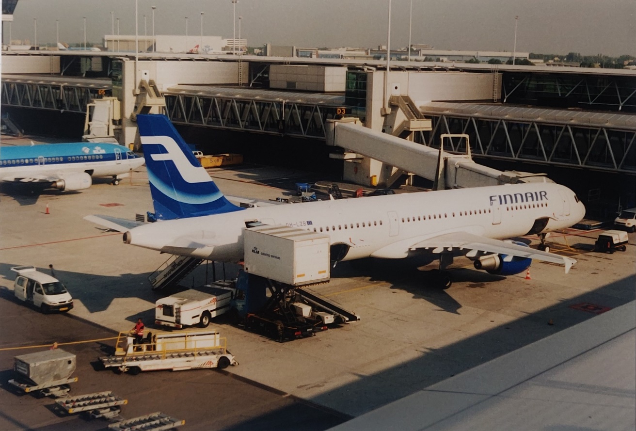 Airbus A320-200 | Finnair | OH-LZB | parked at the gate at Schiphol August 2001 (c) bvdz