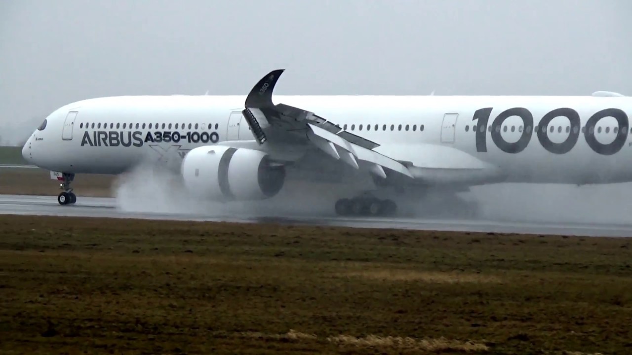 AIRBUS A350-1000 Wet Landing & Spray at Airbus Plant Hamburg