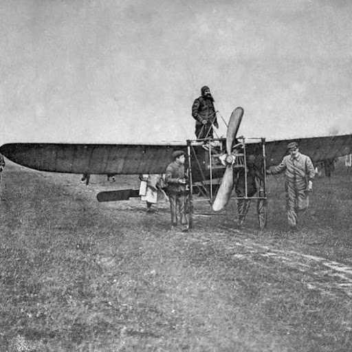 Louis Bleriot in his Bleriot XI starting his cross channel #1194645