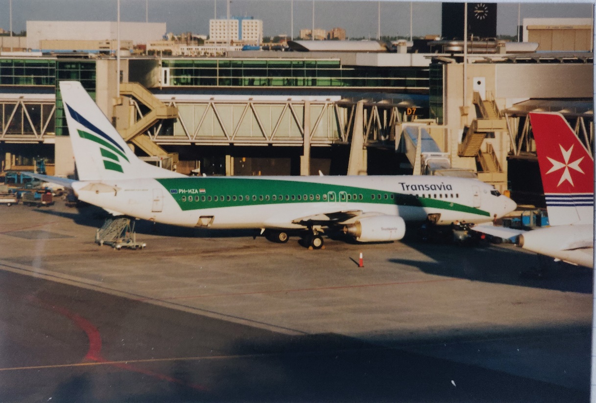 Boeing 737-800 | Transavia | PH-HZA | aircraft parked in the sun at Schiphol airport June 2001| (c) bvdz