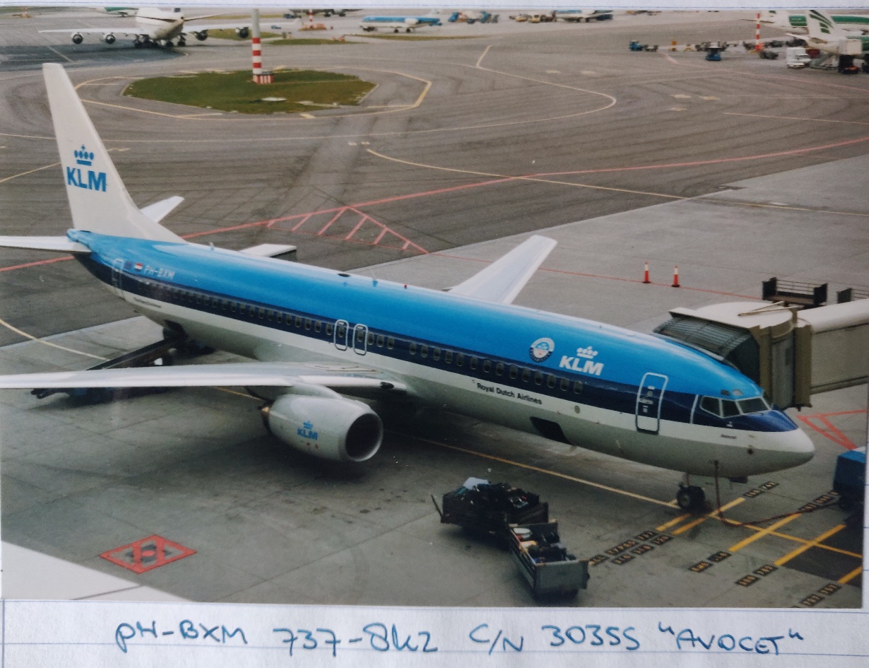 Boeing 737-800 | KLM | PH-BXM | "Avocet" | 737-8K2 without winglets | Schiphol 2001 (c) bvdz