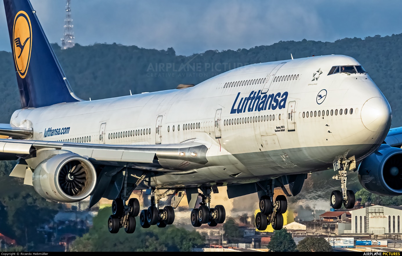 D-ABYF - Lufthansa Boeing 747-8 at So Paulo - Guarulhos | Photo ID 1443631  | Airplane-Pictures.net