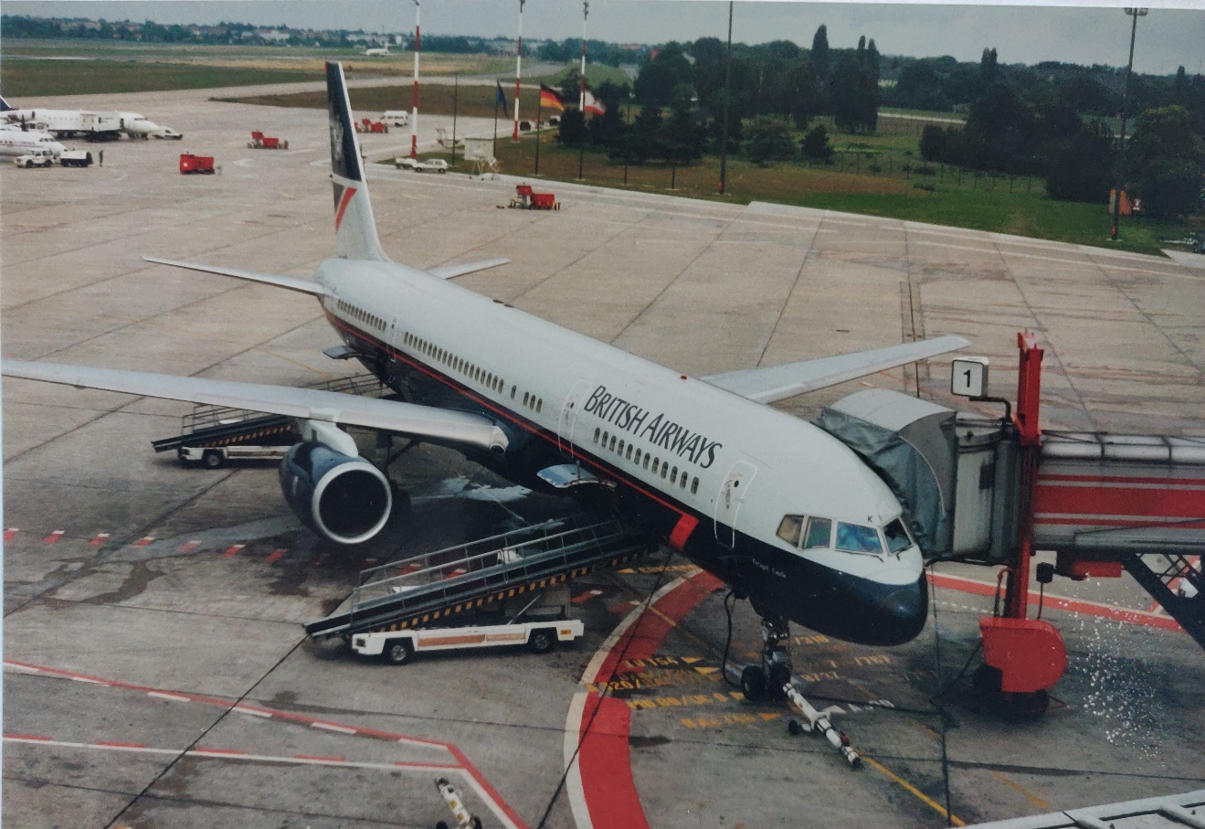 Boeing 757-200 | British Airways | G-BIKI | parked at the gate Berlin Tegel aiport June 1995 | "Tintagel Castle"| (c) bvdz