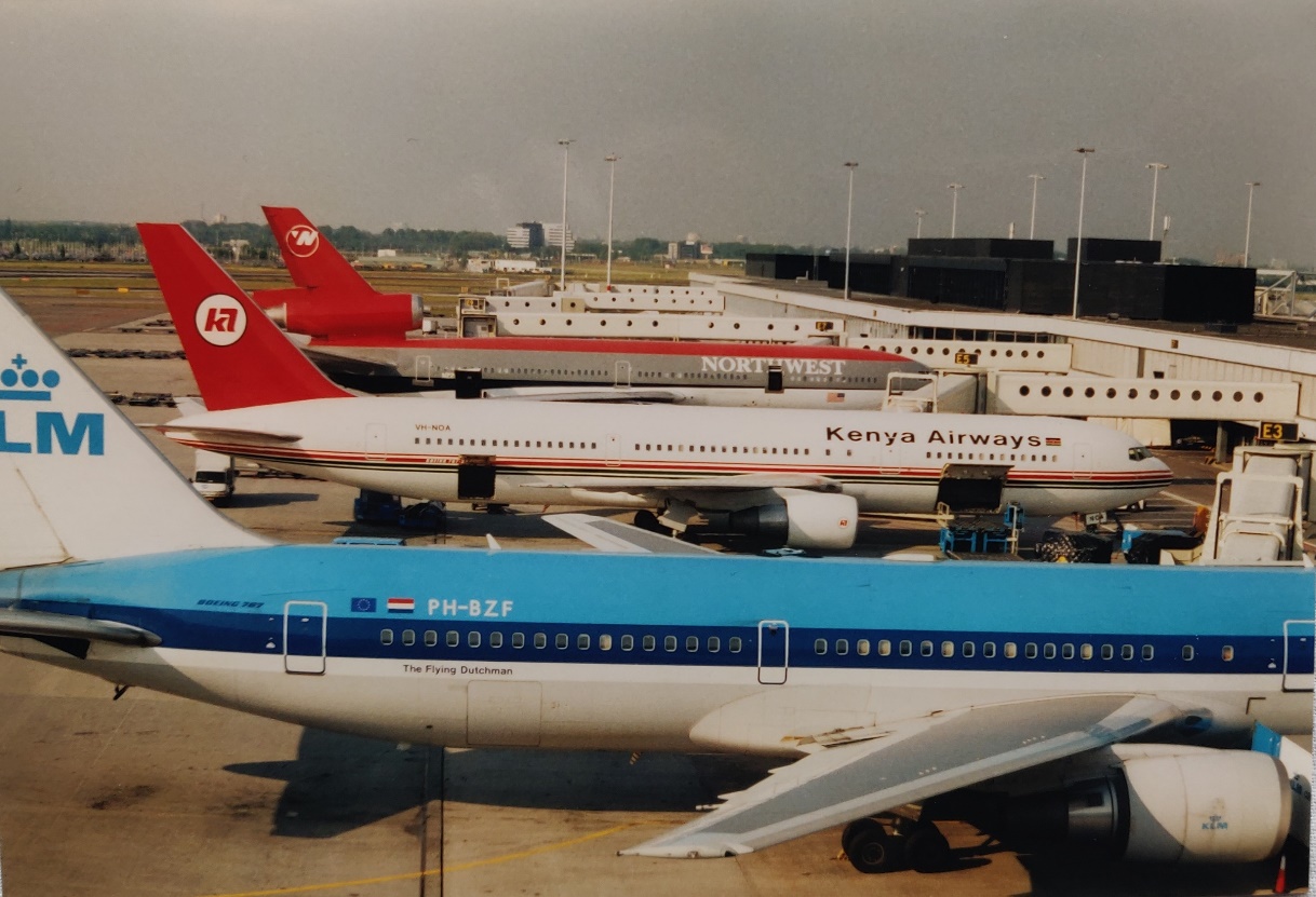 Boeing 767-300ER | KLM | PH-BZF | Schiphol 2001