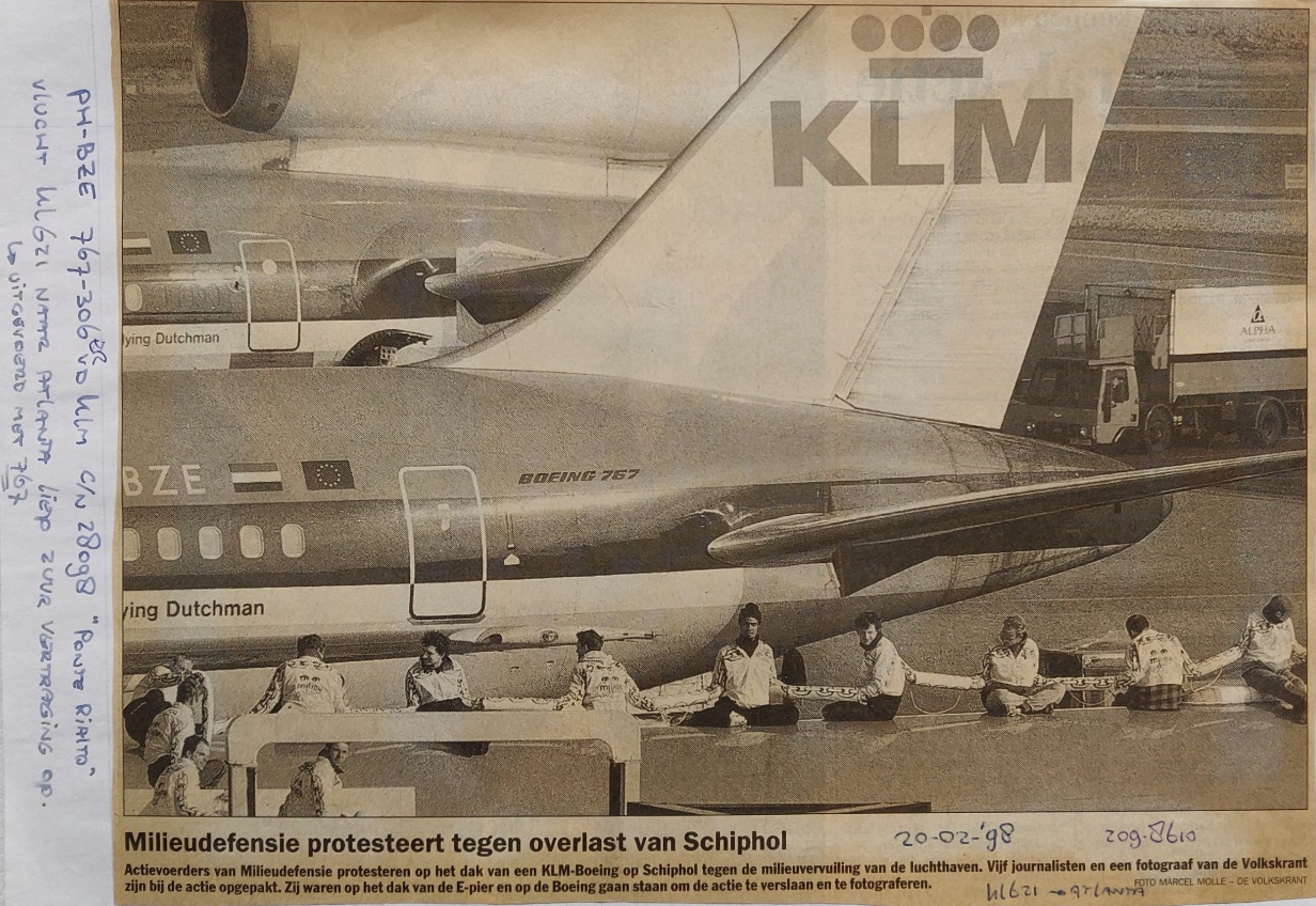 Boeing 767-300ER | KLM | PH-BZE | newspaper photo 20 February 1998 milieudefensie protestesters on wing of 767 airliner