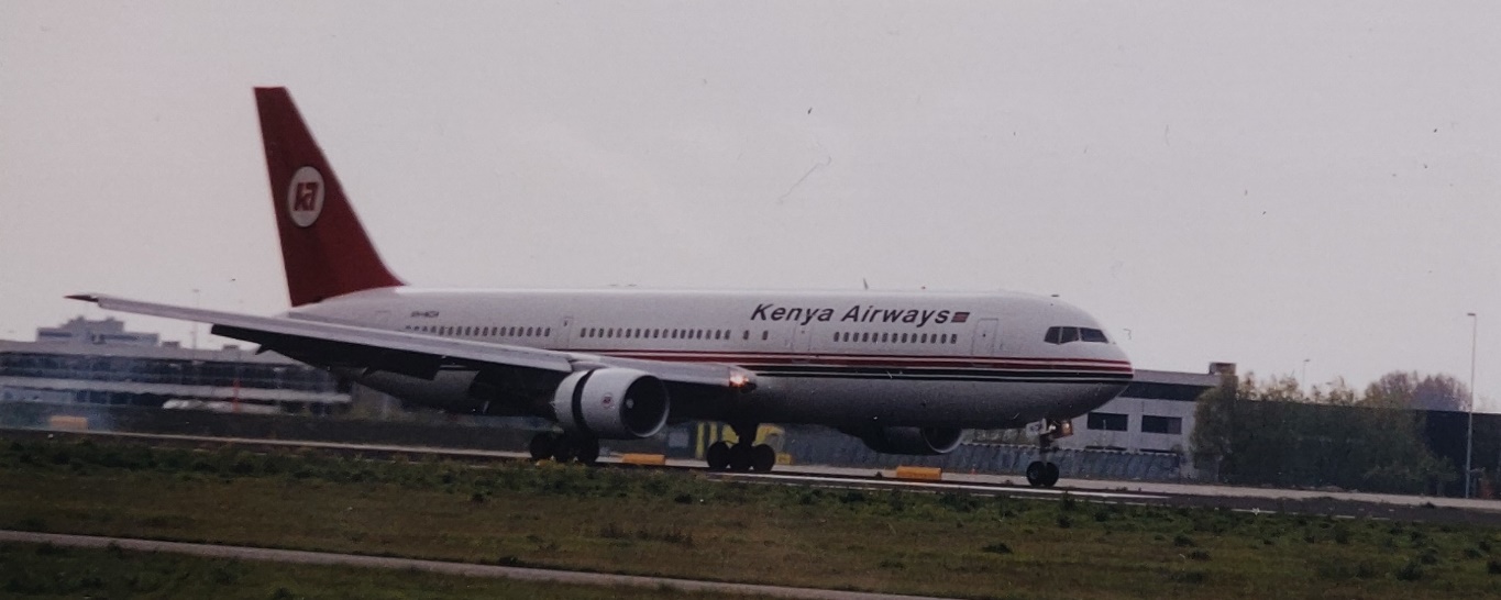 Boeing 767-300ER | Kenya Airways | VH-NOA | landing at Schiphol with use of thrust reversers