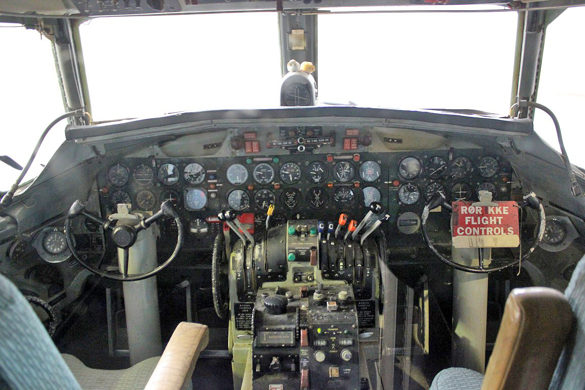 Convair Cv.440-75 Metropolitan LN-KLK cockpit  AviationMuseum