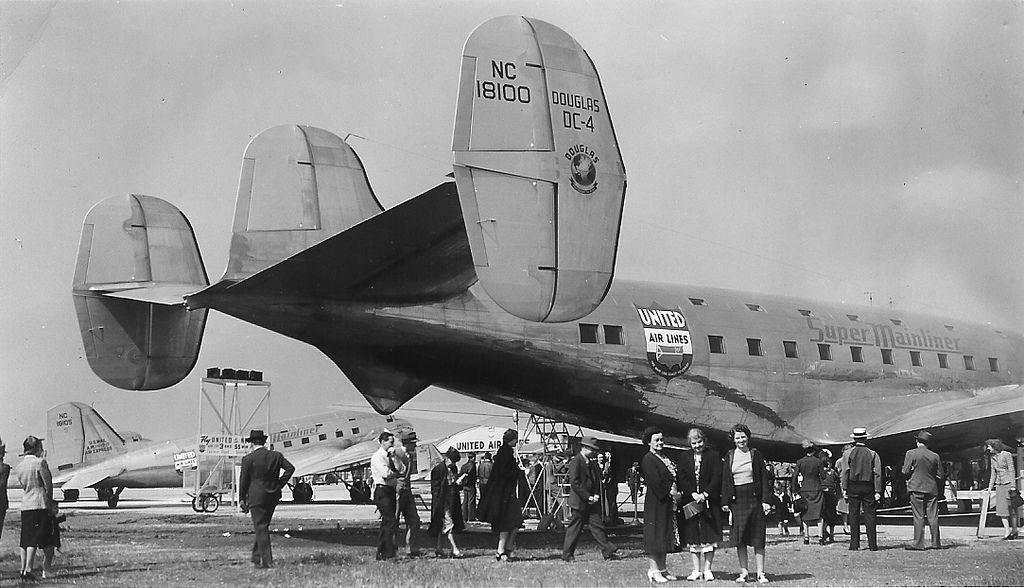 Chicago Municipal Airport - 1938 - Douglas DC-4E | Vintage aircraft, United  air, Douglas aircraft