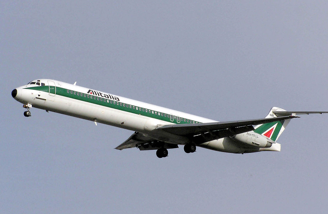 McDonnel Douglas MD-82 | Alitalia | MD-82 approaching with full flaps
