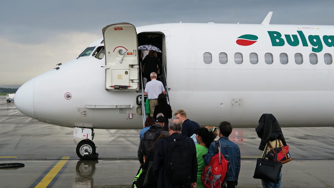 McDonnell Douglas MD-82 | Bulgarian Air | passengers boarding at Zurich airport in rainy weather - YouTube