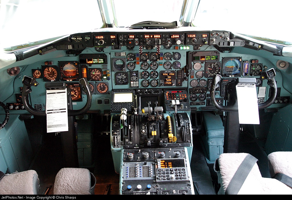 N249AA | McDonnell Douglas MD-82 | American Airlines | cockpit | Chris Sharps |  JetPhotos