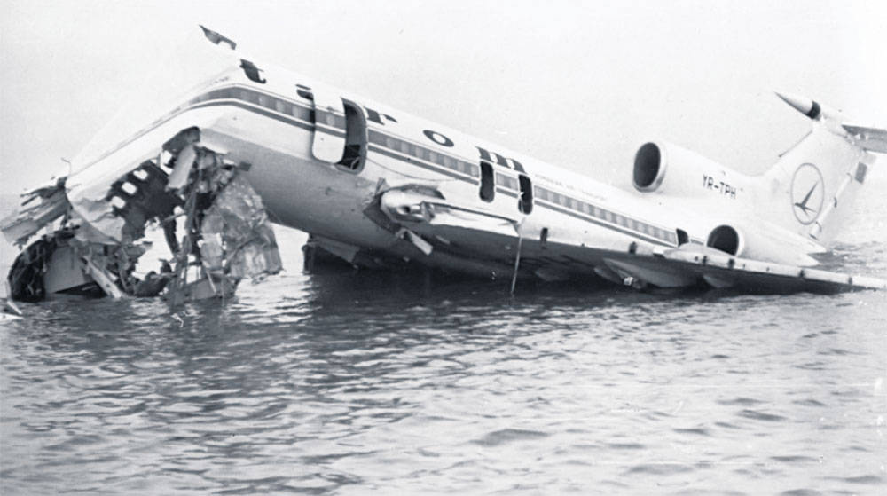 Tupolev Tu-154B-1 | Tarom | YR-TPH | broken Tu-154 jetliner lying in the water near Nouadhibou 7 August 1980