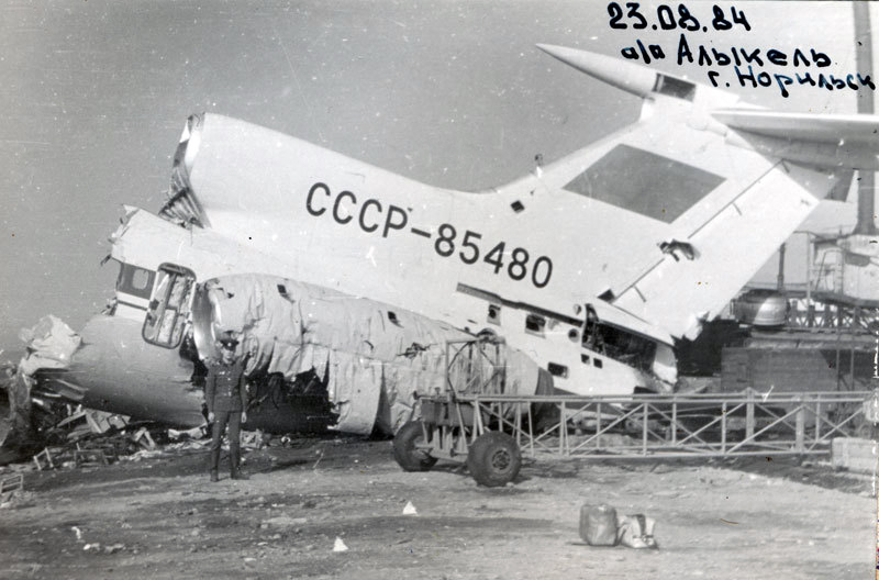 tail of Tupolev Tu-154B-2 | Aeroflot | CCCP-85480 | wreckage of a Tu-154 guarded by a Russian army officer