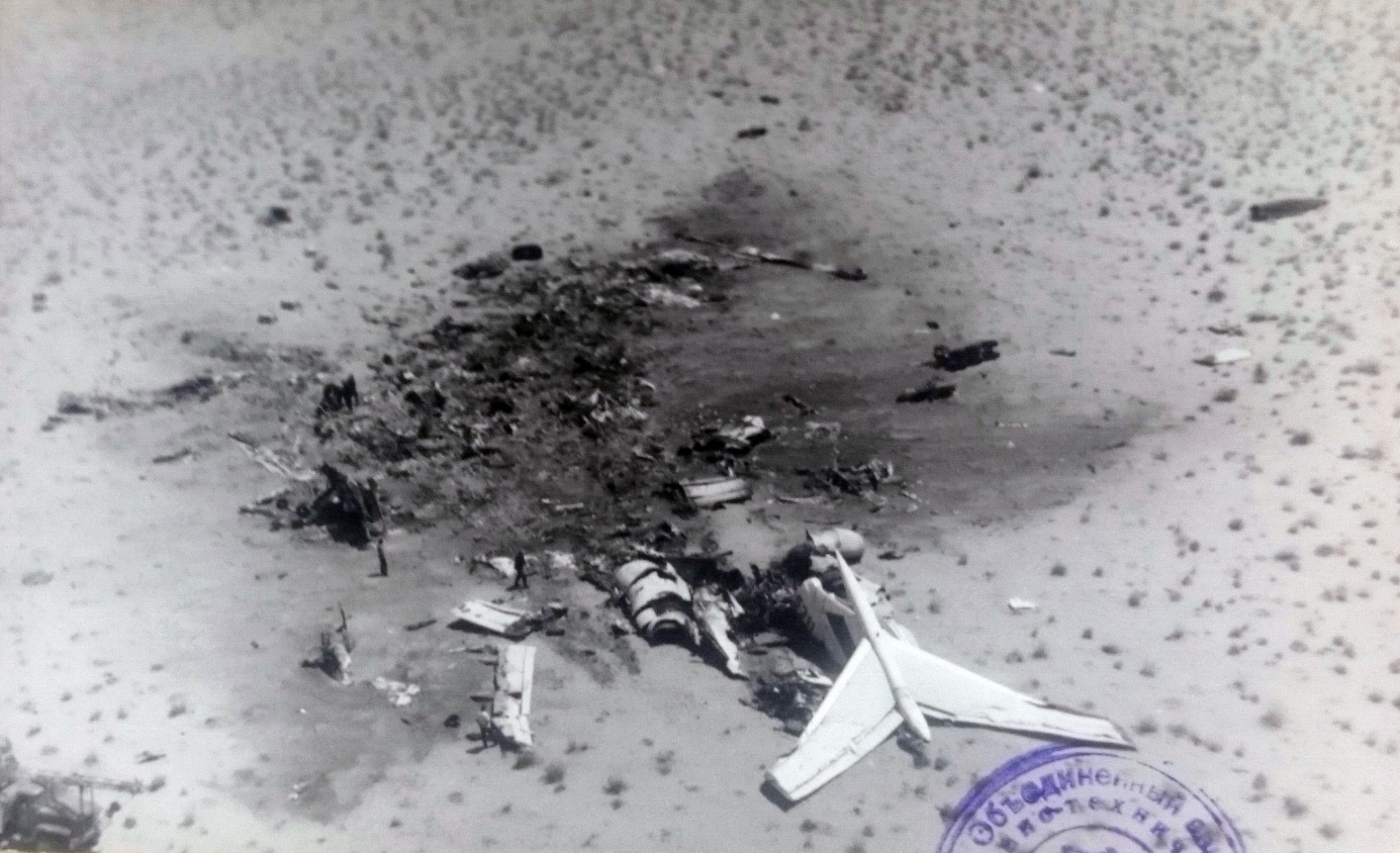 remains of Aeroflot Tupolev Tu-154B-2 CCCP-85311 in the desert near Uchkuduk