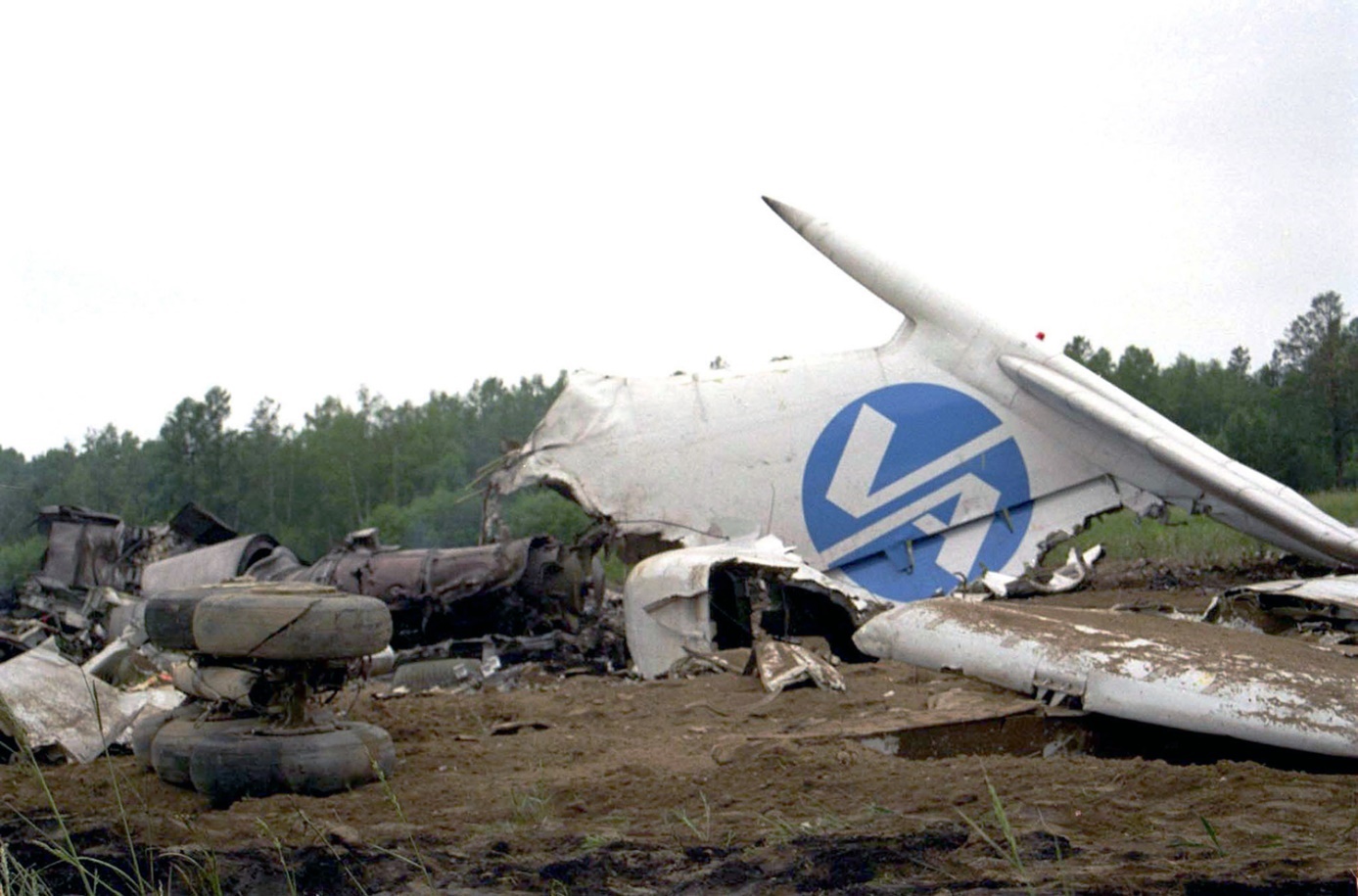 Tupolew Tu-154M | Vladivostokavia | RA-85845 | crash site picture showing tail and main landing gear