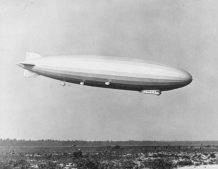 Zeppelin LZ126 arriving at Lakehurst, USA, October 1924