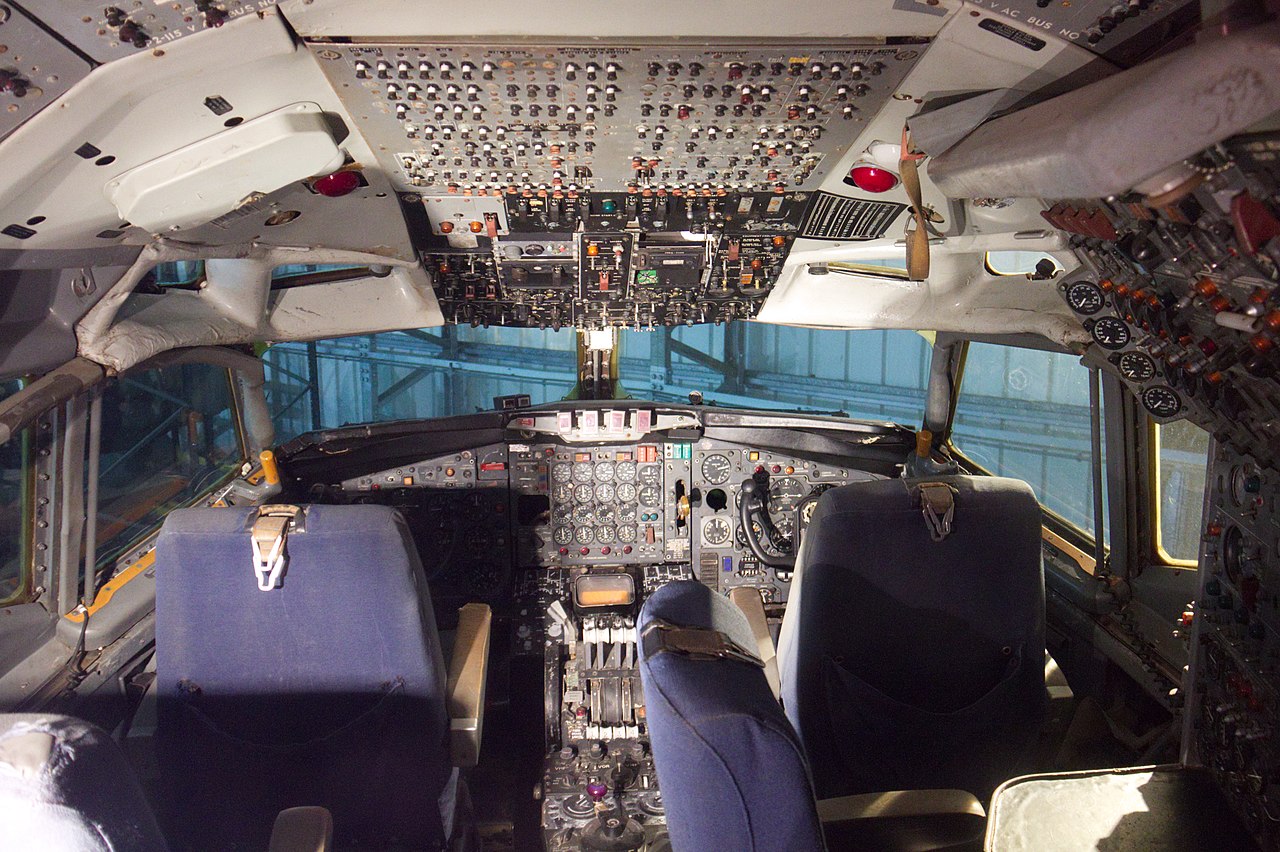 Boeing 707-436 | BOAC | G-AFPJ | cockpit