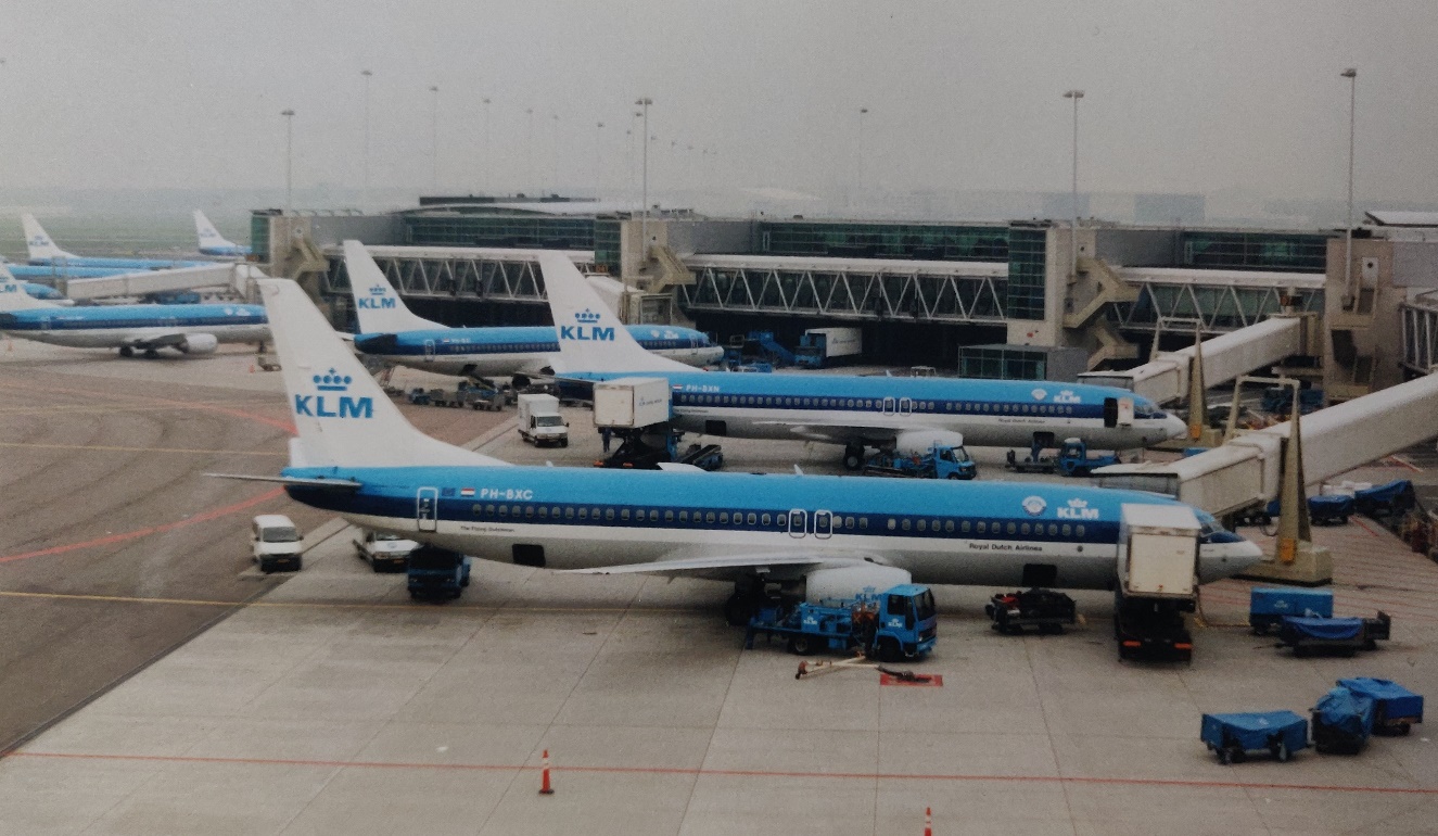 Boeing 737-800 | KLM | PH-BXC | several aircraft being serviced at the gate at Schiphol airport | 737-8K2 | (c) bvdz