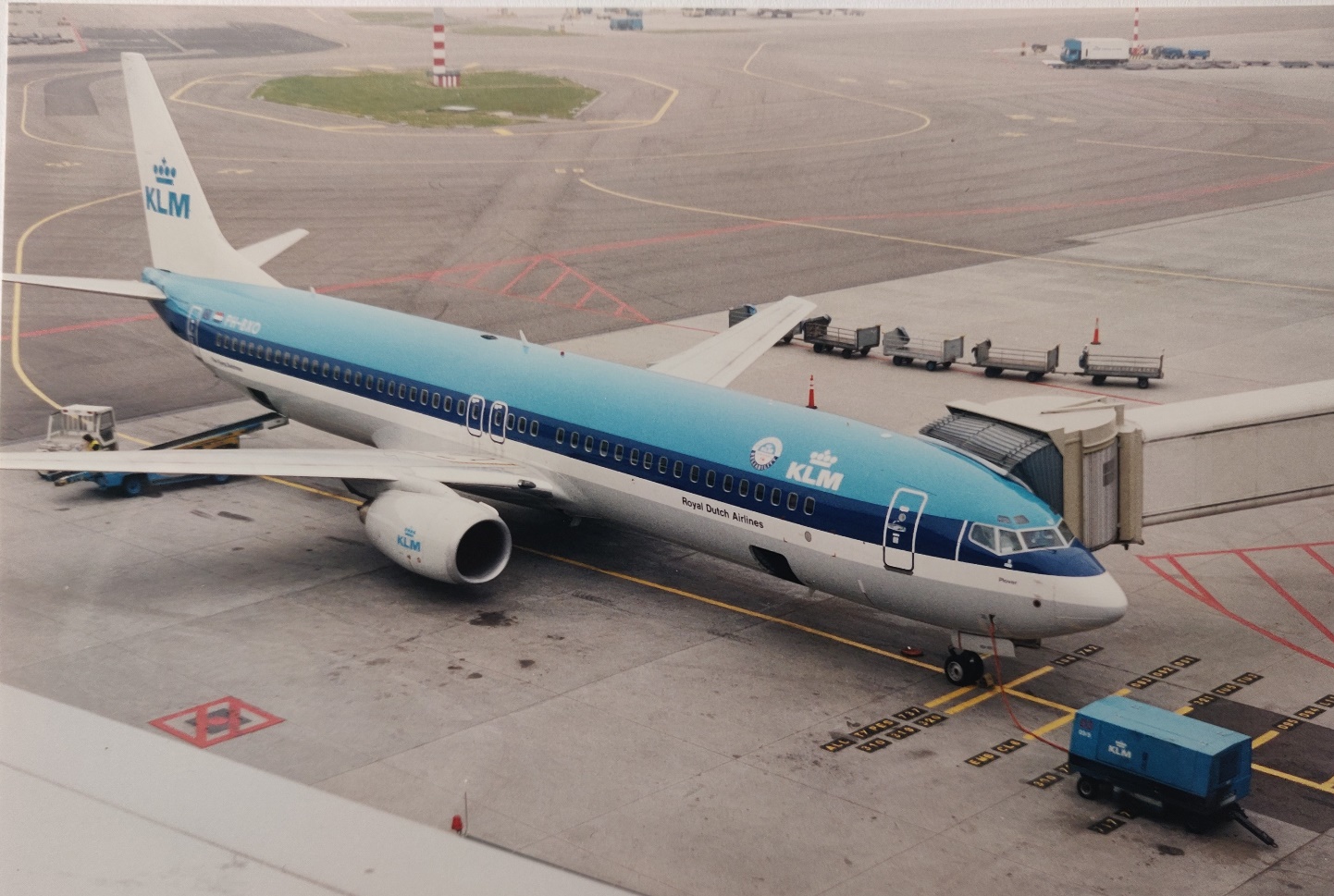 Boeing 737-900 | KLM | PH-BXO | "plover"| Boeing 737-9K2 aircraft parked at the gate at Schiphol