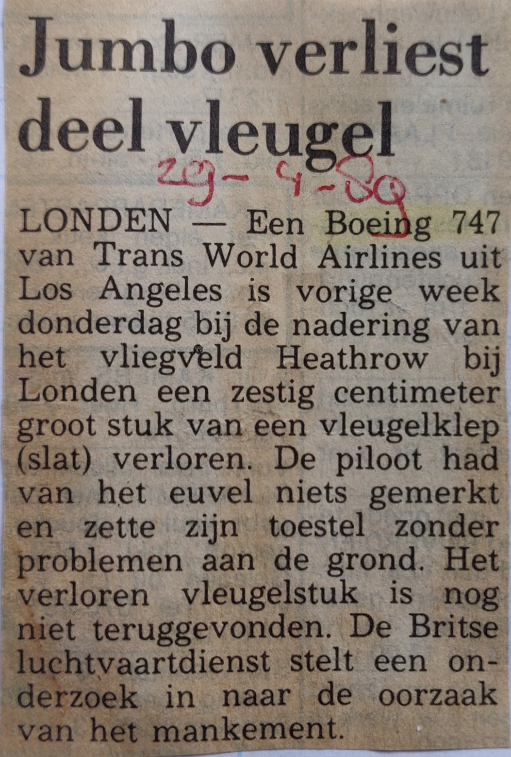 Boeing 747-100 | TWA | newspaper article 29 April 1989 | 747 looses parts of slat