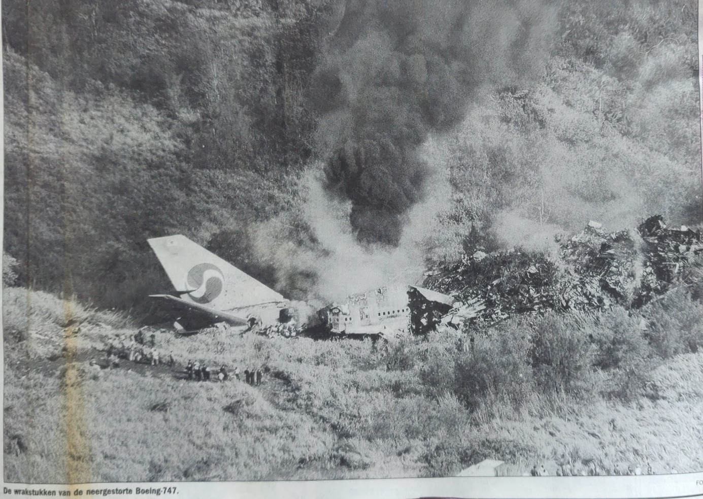 Boeing 747-300 | Korean Air | HL7468 | newspaper photo crash site