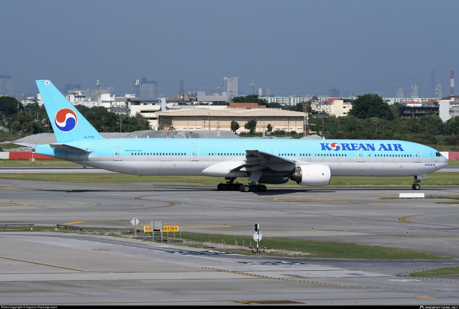 HL7533 Korean Air Boeing 777-3B5 photographed at Bangkok Suvarnabhumi (BKK / VTBS) by Suparat Chairatprasert