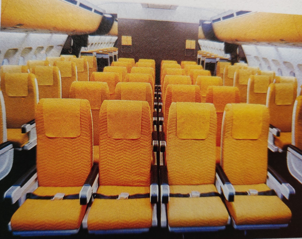 Airbus A300B2-1C Lufthansa interior