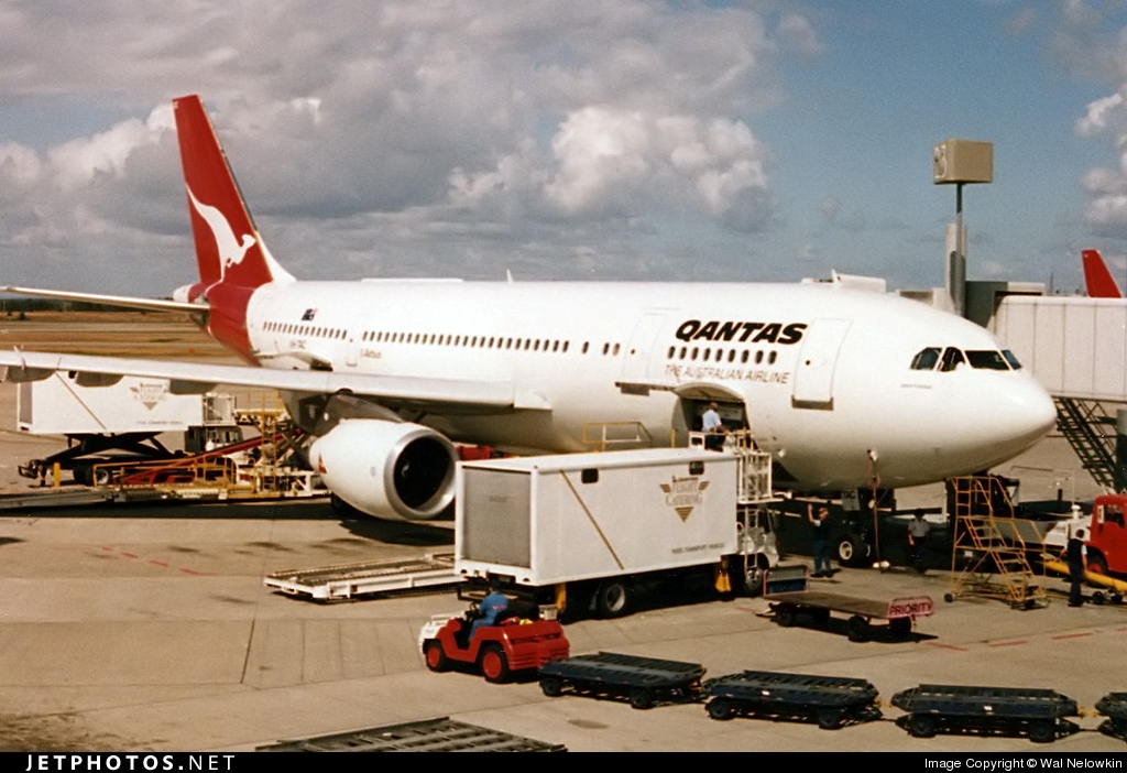 VH-TAC | Airbus A300B4-203 | Qantas | Wal Nelowkin | JetPhotos