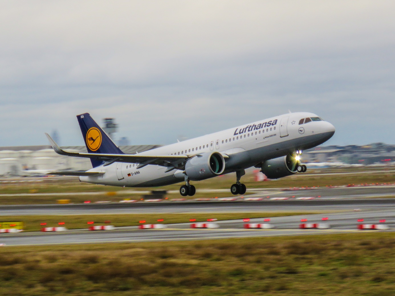 Airbus A320neo | Lufthansa | D-AINA | A320-271N taking off