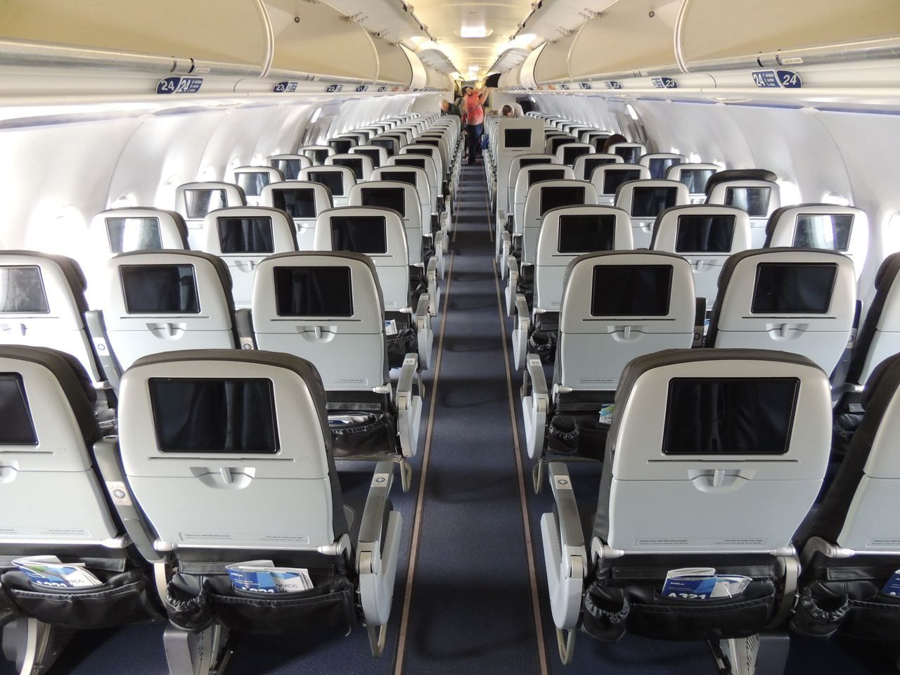 Airbus A321 200 JetBlue Airways Economy Cabin Configuration with 3 3  standard seats layout | Fleet, Jetblue, Los angeles international airport