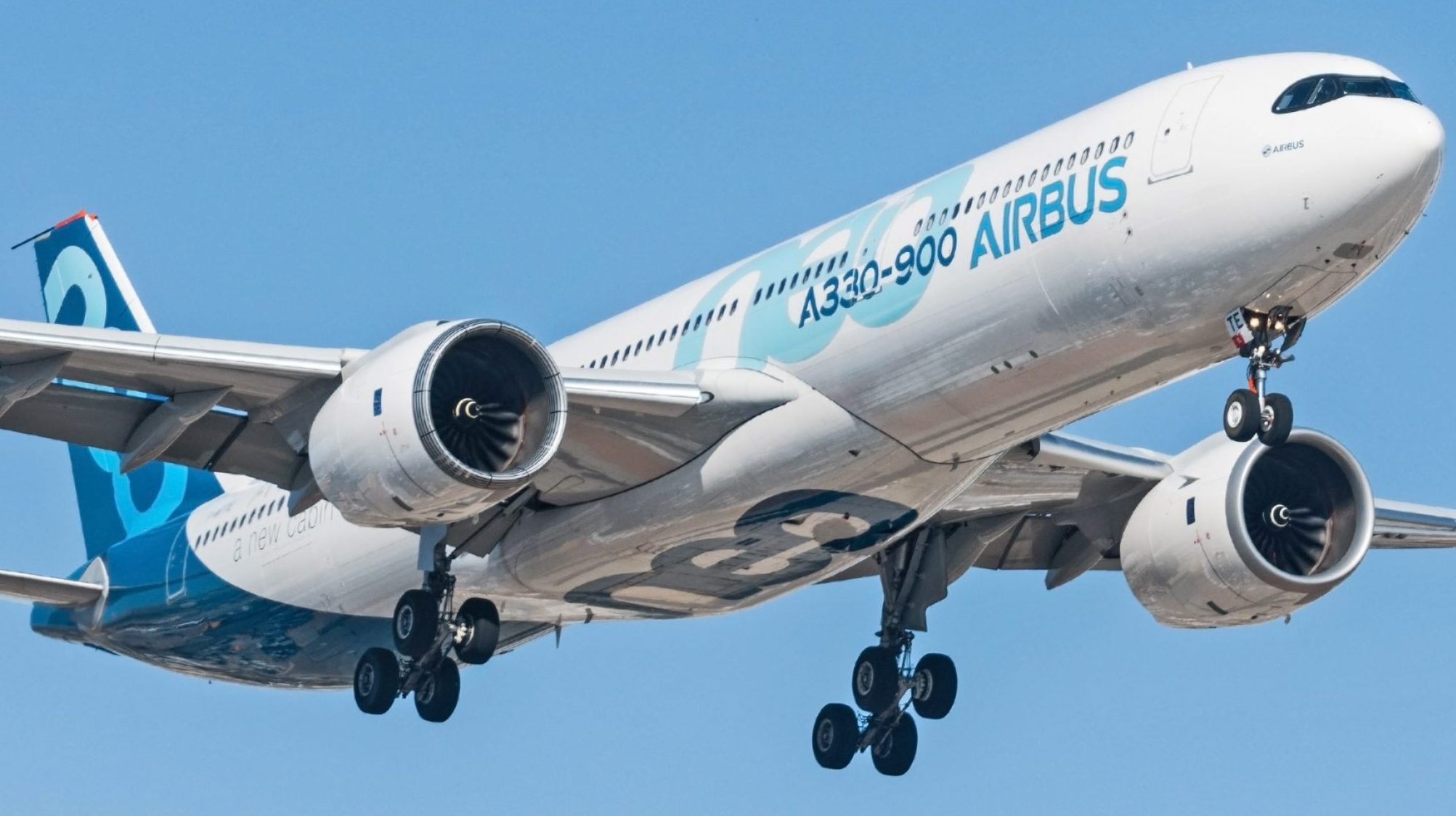 An Airbus A330-900 wearing the Airbus house colours visits Getafe for the first time.