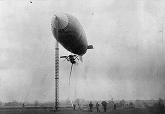 https://upload.wikimedia.org/wikipedia/commons/thumb/2/2a/Army_airship_Beta_RAE-O724.jpg/330px-Army_airship_Beta_RAE-O724.jpg