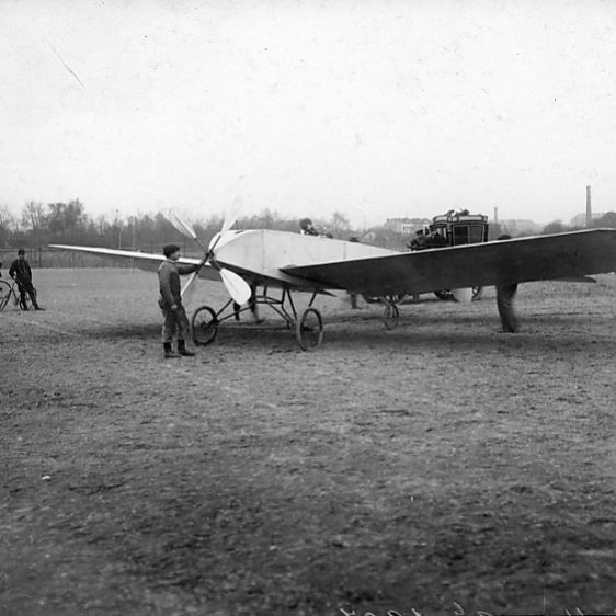 Louis Bleriot in the Bleriot VII at Issy November 1907 #9897659