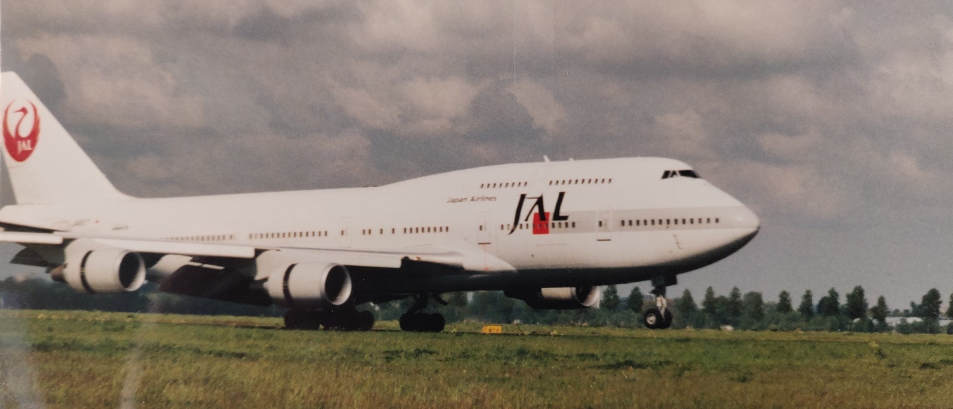 Boeing 747-400 | JAL | JA8917 | landing at Schiphol with thrust reversers deployed