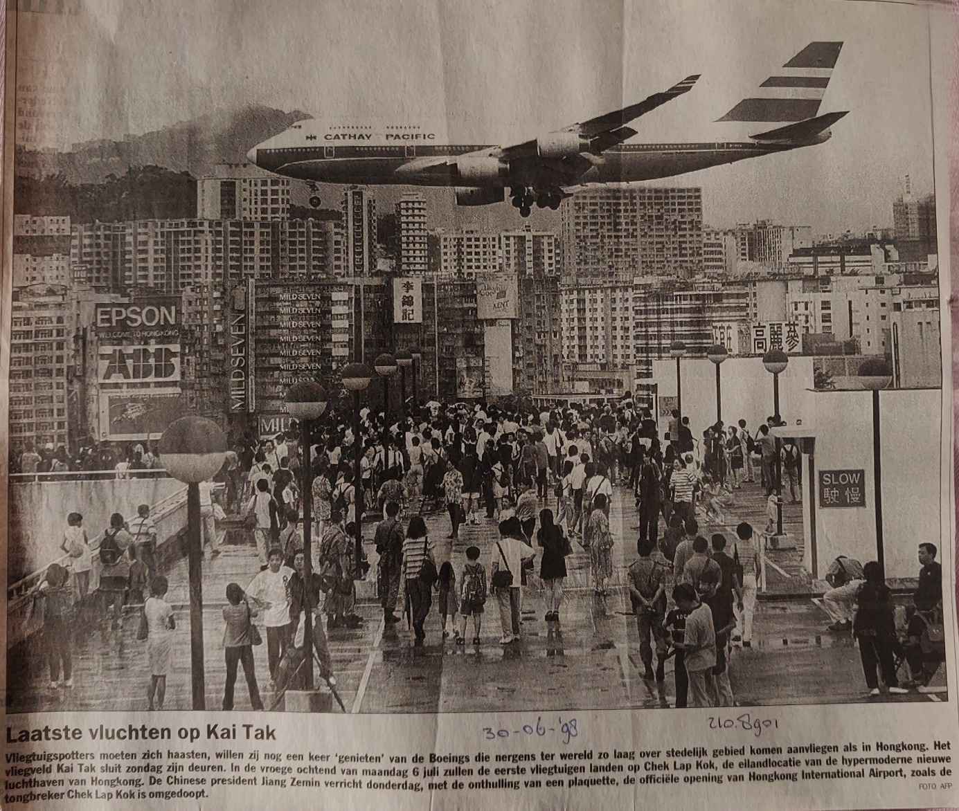 Boeing 747-400 | Cathay | landing at Hong Kong Kai Tak, 30 June 1998