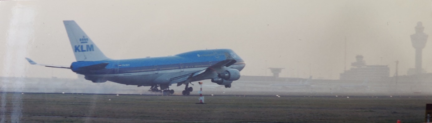 Boeing 747-400 KLM PH-BFP toucjing down at Schiphol, March 1998