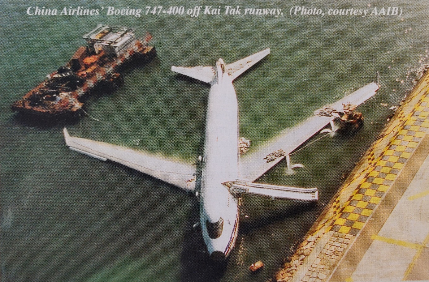 Boeing 747-400 | China Airlines | B-165 | Boeing 747 taking a bath